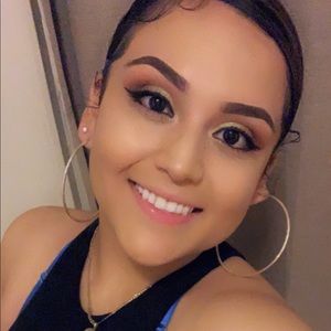 Meet your Posher, Adriana